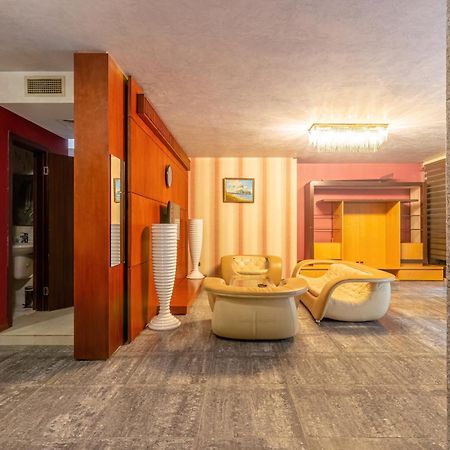 Deluxe Hotel Баку Екстериор снимка
