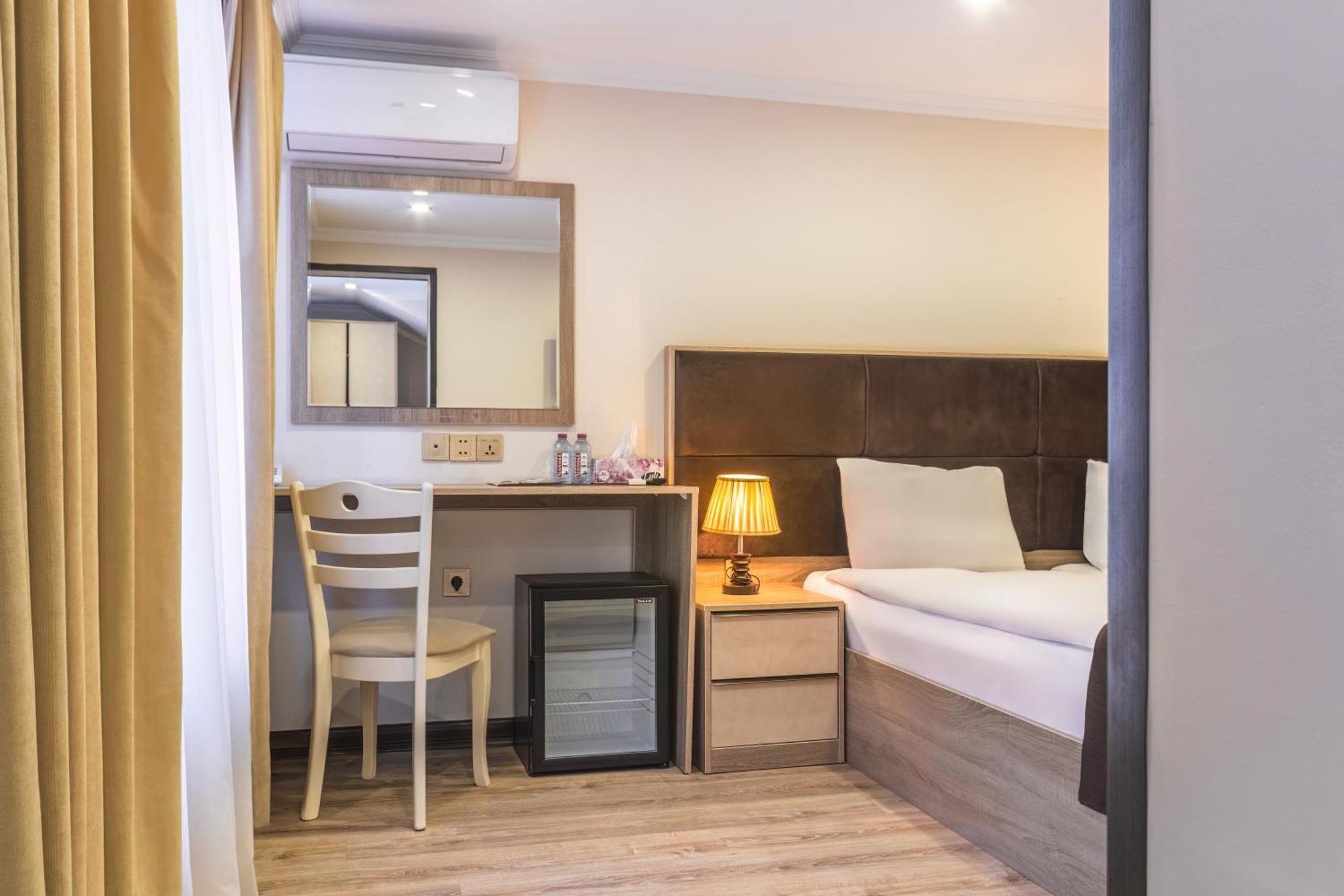 Deluxe Hotel Баку Екстериор снимка