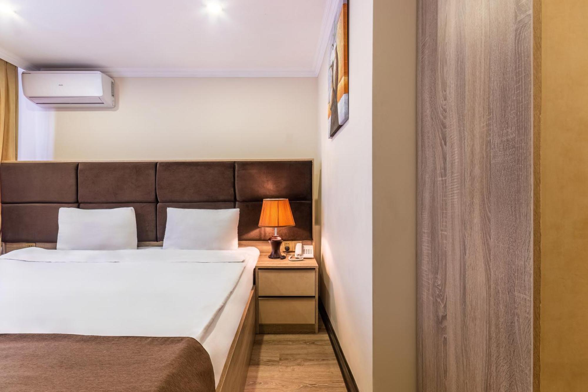 Deluxe Hotel Баку Екстериор снимка