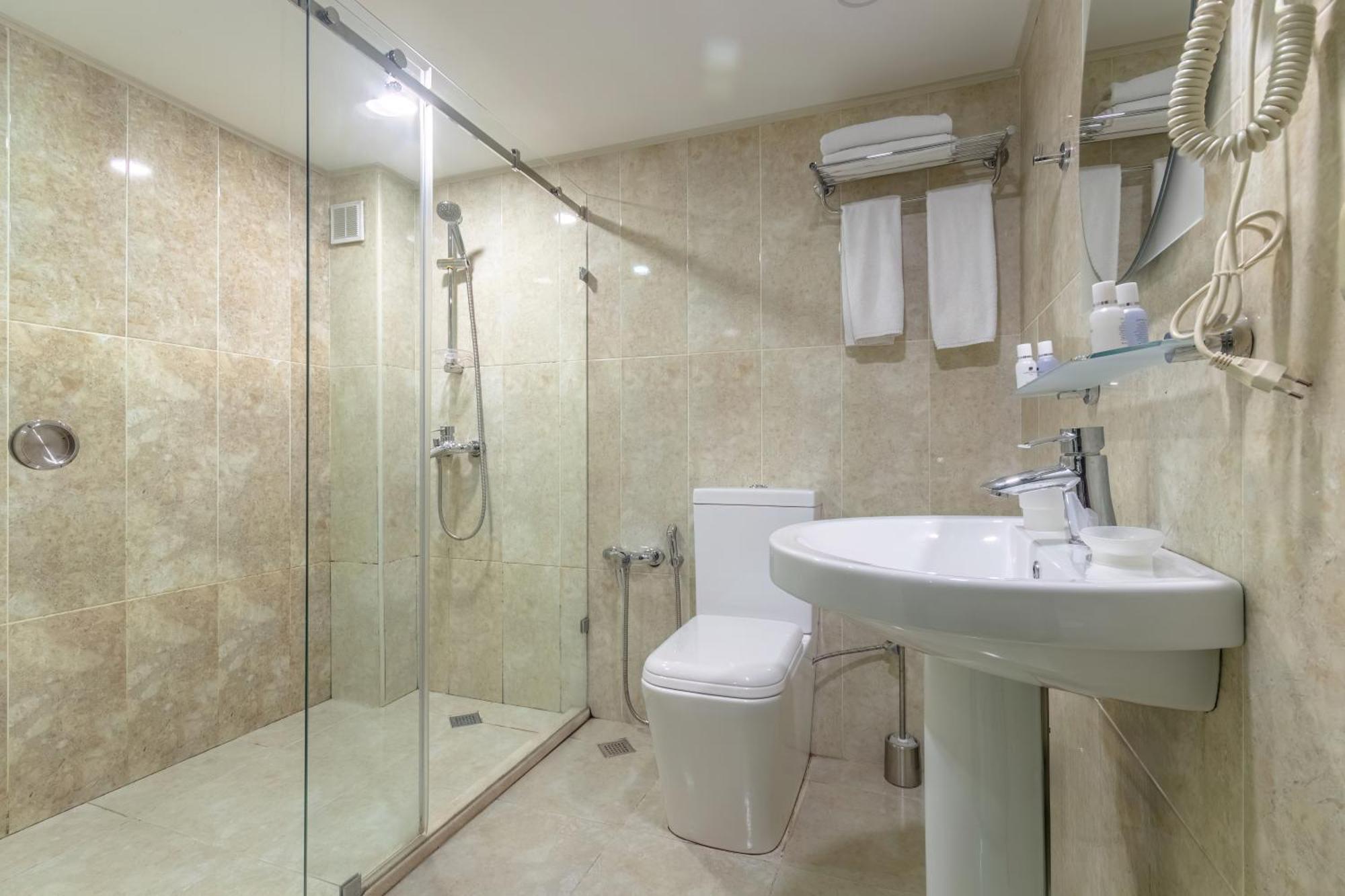 Deluxe Hotel Баку Екстериор снимка