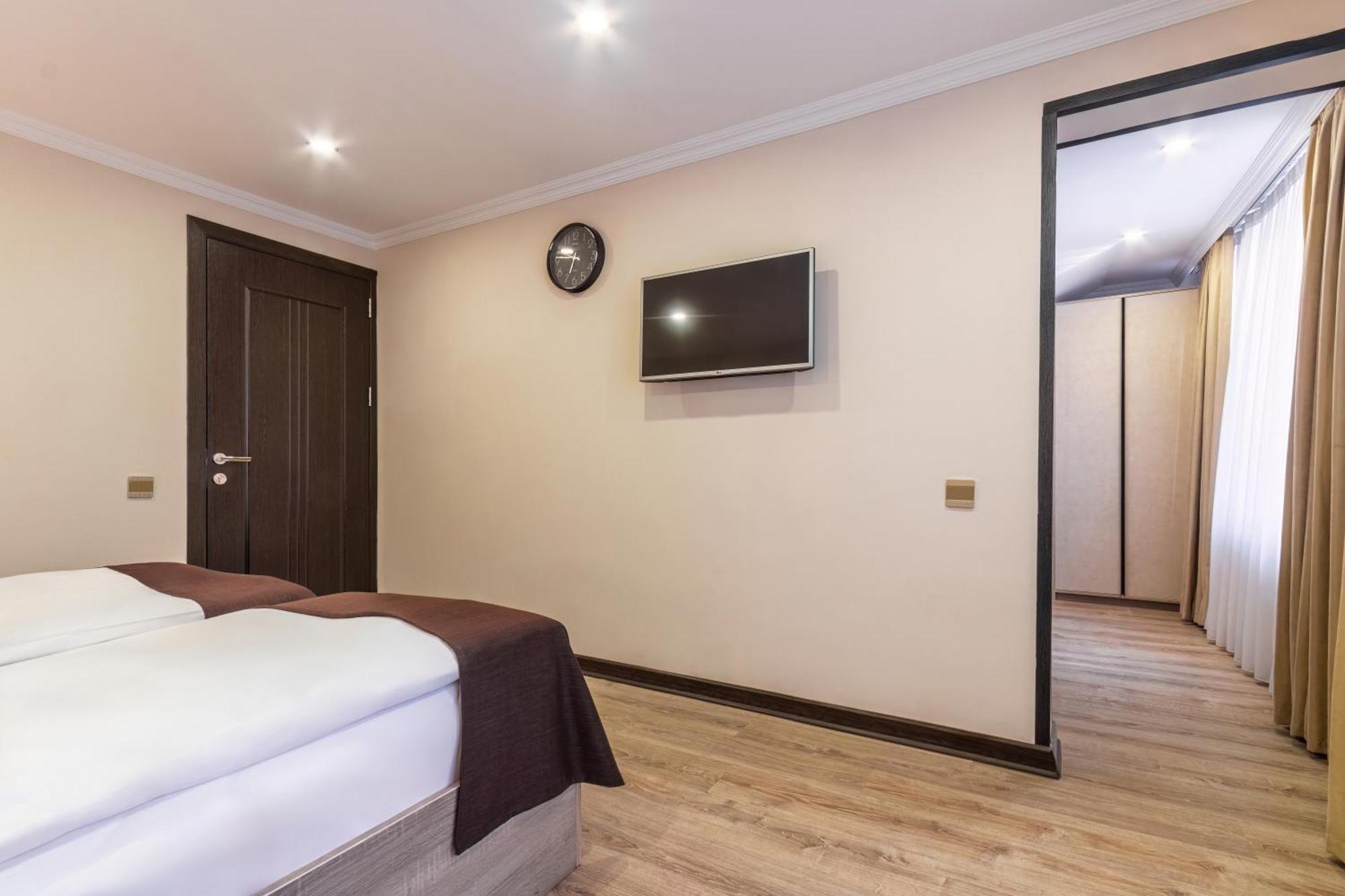 Deluxe Hotel Баку Екстериор снимка