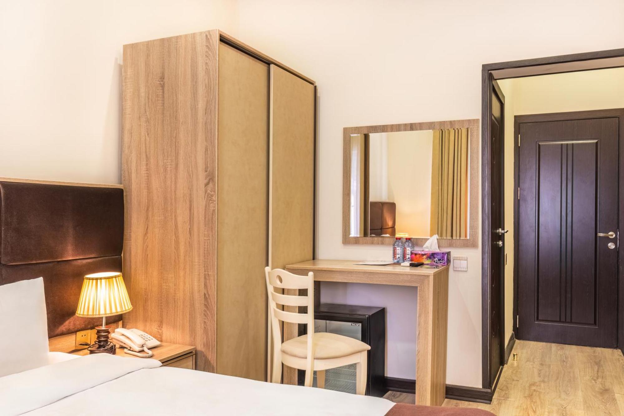 Deluxe Hotel Баку Екстериор снимка