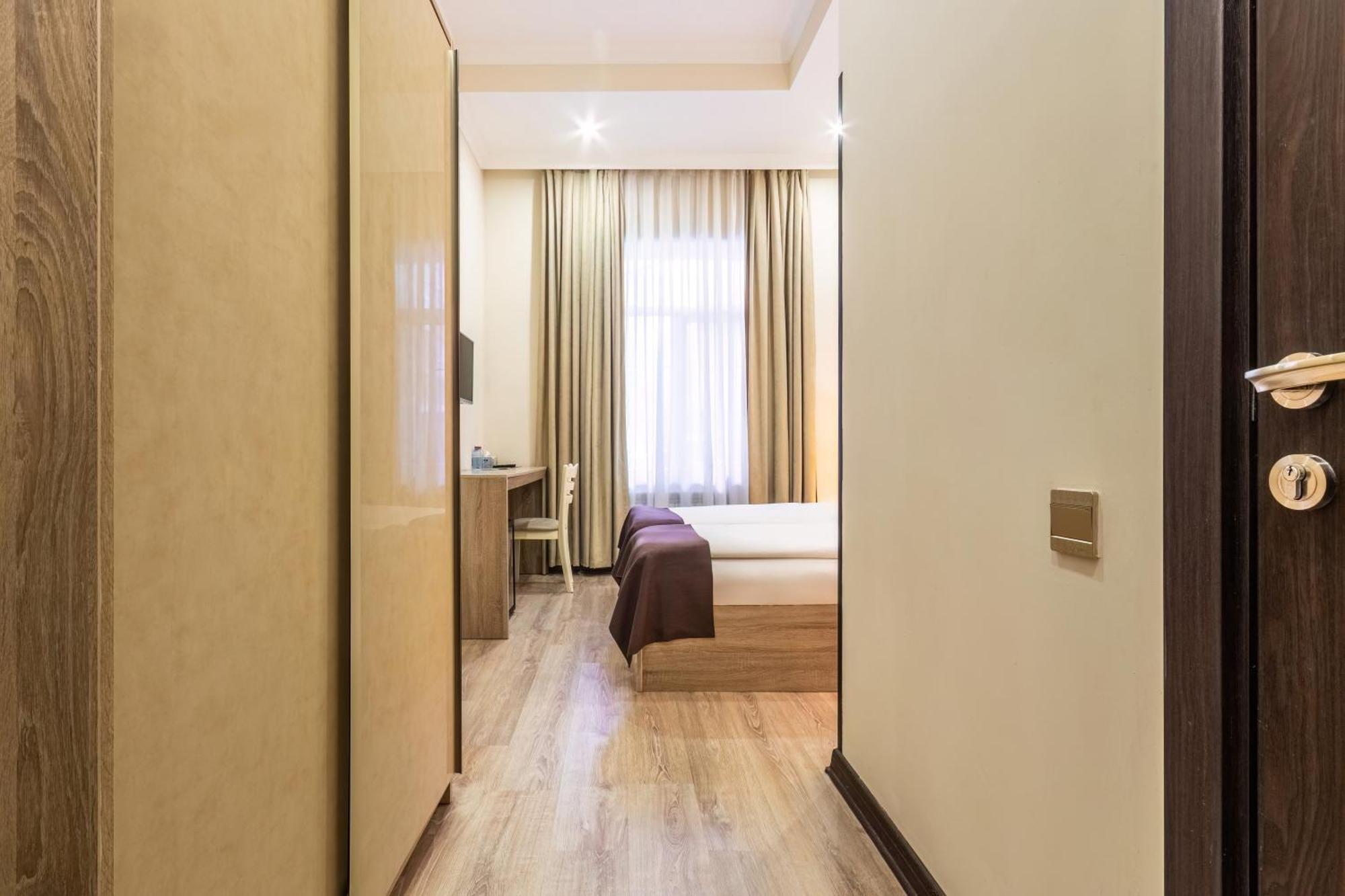 Deluxe Hotel Баку Екстериор снимка